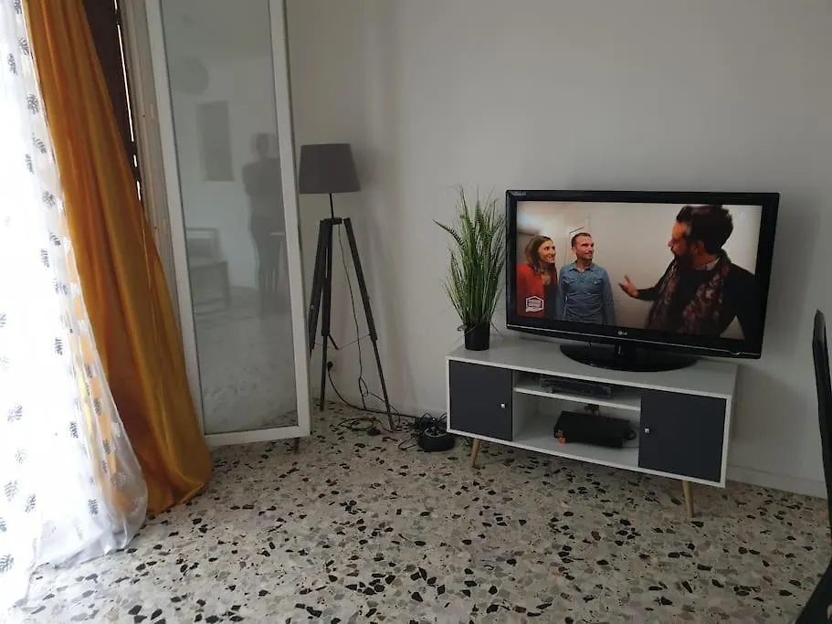 T3 Lumineux Dans Un Petit Immeuble, Apartment Marseille France
