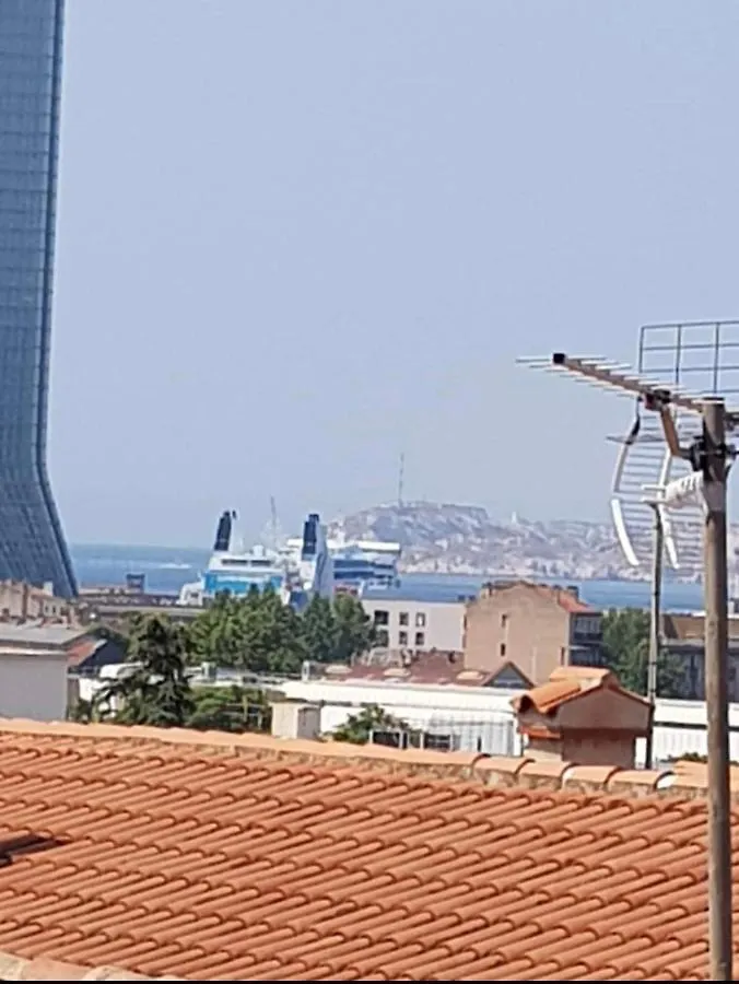 T3 Lumineux Dans Un Petit Immeuble, Apartment Marseille