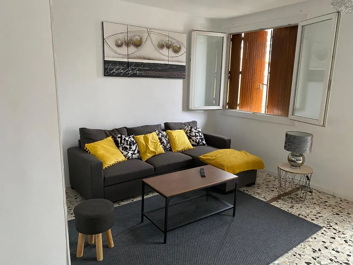 T3 Lumineux Dans Un Petit Immeuble, Apartment Marseille France