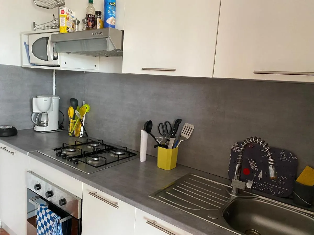 T3 Lumineux Dans Un Petit Immeuble, Apartment Marseille 0*,