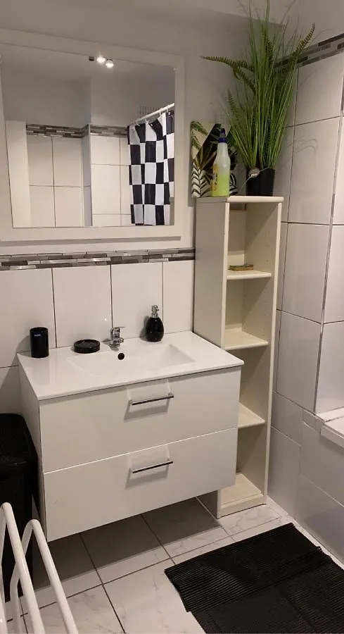 T3 Lumineux Dans Un Petit Immeuble, Apartment Marseille