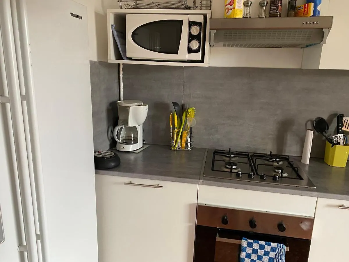 T3 Lumineux Dans Un Petit Immeuble, Apartment Marseille